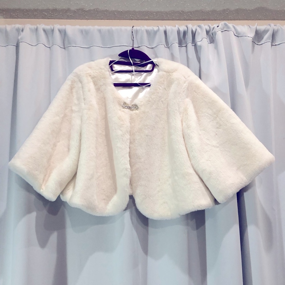 Haani 2X Womens Faux Fur Crop Jacket